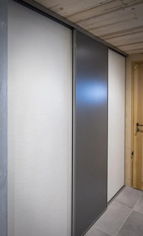 Porte glissante de placard